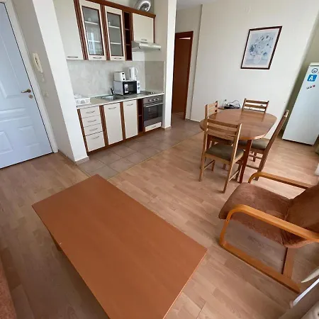 Apartment 2B/2B Great Views Sea/Mountain From All Balconies.