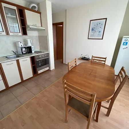 Apartment 2B/2B Great Views Sea/Mountain From All Balconies.