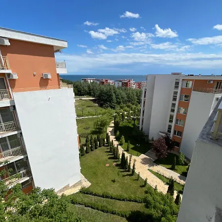 Apartment 2B/2B Great Views Sea/Mountain From All Balconies.